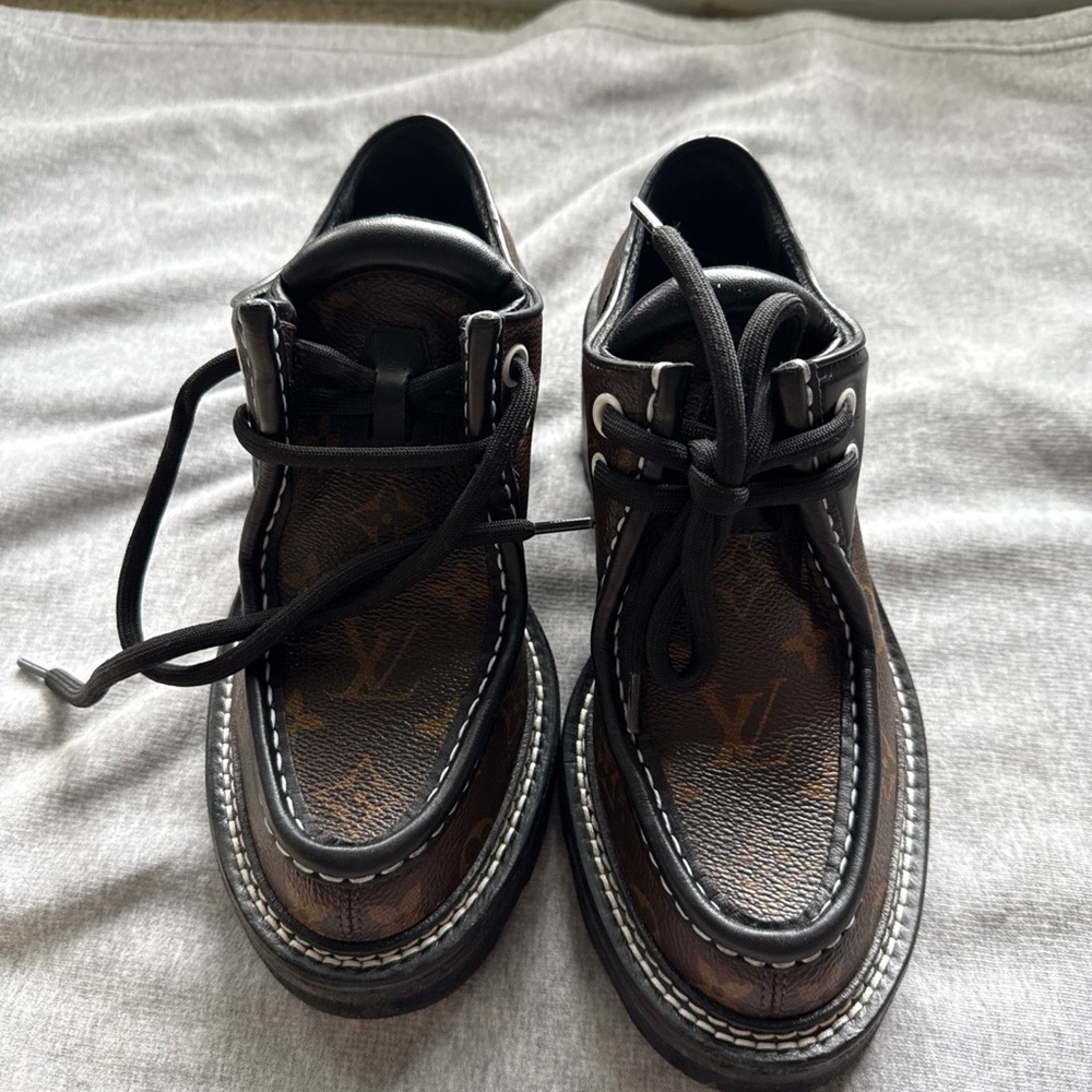 CHANEL 21K Leather Knit CC Logo Lace Up Combat Ankle Bootie Boots Shoes